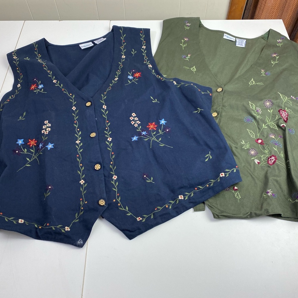 2 Bobbie Brooks Woman Embroidered Vests Sz 26W/28W